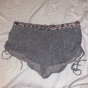 7/$20 bundle floral shorts
